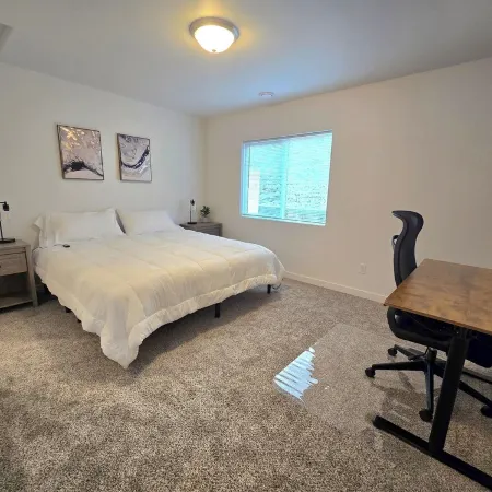 Hill Base Modern Hotels in Umatilla