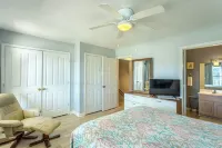 Seacliffs Gulf Views 3/3.5 Dog Friendly/Steps to beach/ Elevator - SPECIALS!