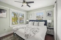 Firepit, Game Room & BBQ - Family-Friendly Home