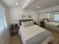 Charming 2-bedroom house in delightful Solana Beach with AC, WiFi.