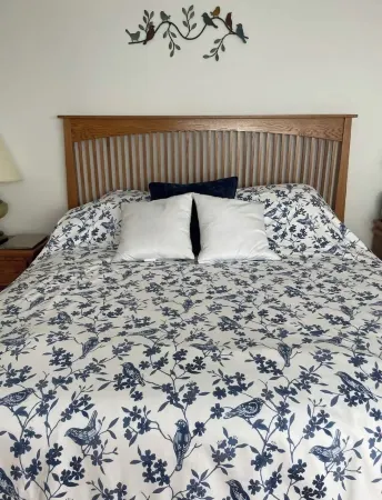 All season cottage with sauna overlooking the private beach on Lake Superior