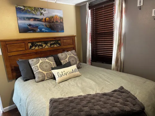 Charming cottage minutes away from Downtown