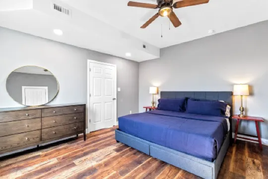 Stay STL-Huge Cheery 1BR-In Unit W/D-Parking Отели рядом с достопримечательностью «Музей Транспорта»