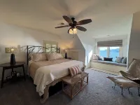 Spacious 6BD 4BA Lakehouse. Sleeps 17. Views. Dock. Paddleboards. Screened Porch