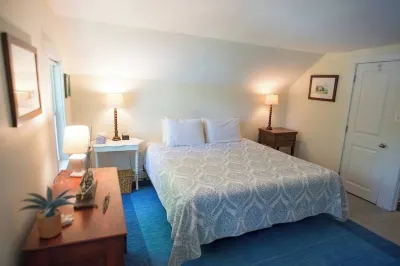 Stroll to SeaView/Beach; Great Yard Hotels near Wingaersheek Beach