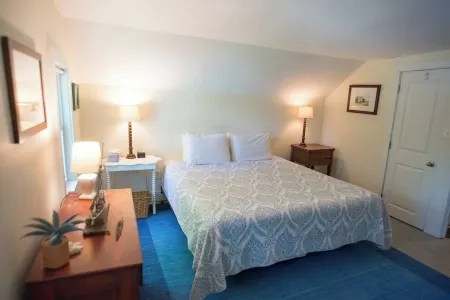 Stroll to SeaView/Beach; Great Yard