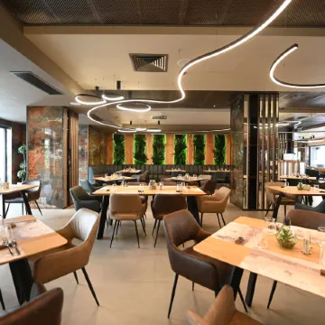 Aniroc Signature Hotel