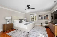 NEW 4 Bed, 4.5 Bath, 3 En-Suite, Across the Street From Balboa Park, Parking 巴爾博亞公園住宿飯店