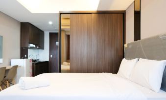 Luxurious Studio with Long Golf View at Grand Sungkono Lagoon Apartment