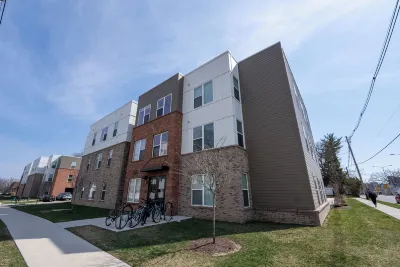 ユーゴゲストスイーツ イリノイ大学 - デパートメント・オブ・マザマティックス周辺のホテル