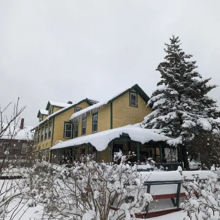 Historic 2 Cats Inn
