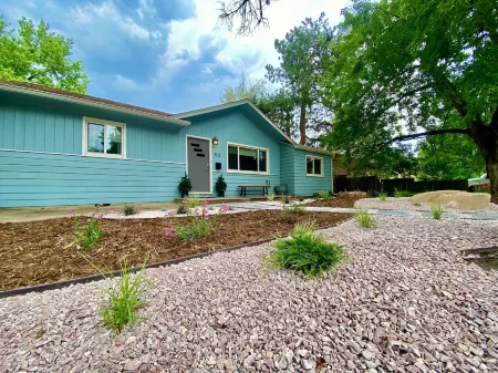 Fun, Family-Friendly Old Town Home with Hot Tub! Отели в г. Лапорт