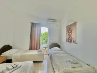 B&M Holiday Rooms - balcony