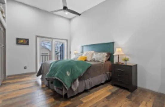 Lambeau Legends II - Brand new 4 bedroom, 2.5 bath 0.3 miles to Lambeau Field!