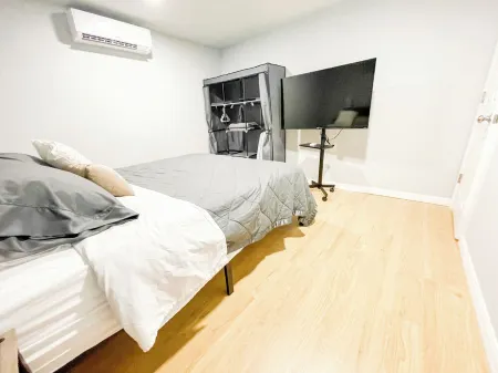 Tiny house No. 3 Charming 1-bedroom, Kitchen in fabulous Pinellas Park with AC