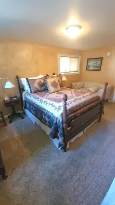 Immaculate, homey and perfectly located for your stay in downtown Ennis.
