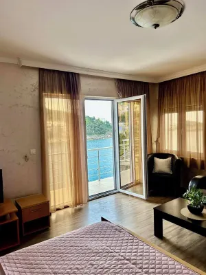 Villa Victoria Hotels near Underwater Tunnel In The Rocks