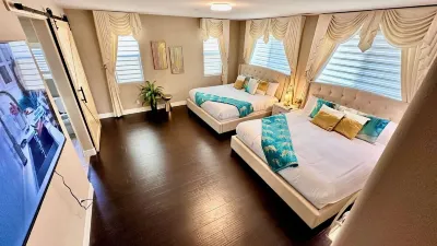 Anaheim luxury home/8 king/theater/ game room/3.5 bathR/elevator/near Disneyland