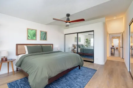 Sunshine, Golf, Tennis & Swim at the Palmera Отели рядом с достопримечательностью «Десерт Спрингс Голф Клаб»