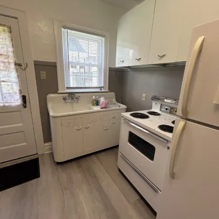 Inviting 2-bedroom apartment in the heart of New River Gorge National Park.