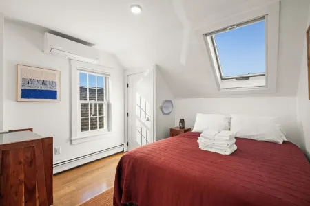 West End Nest - Bayview - Deck - Parking