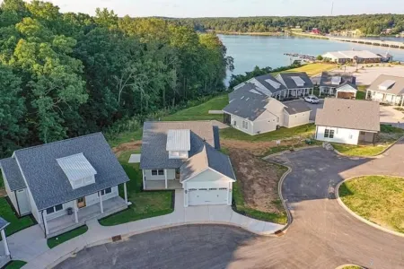 New, Modern, Cozy Lakeside Cottage. Pet friendly!