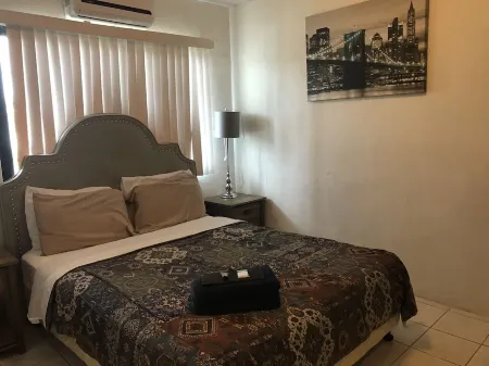 PEDRO'S PLACE PRIVATE APARTMENT 2 BDRM 1 ba Free Power, Water and Internet Отели рядом с достопримечательностью «Agana Bay»