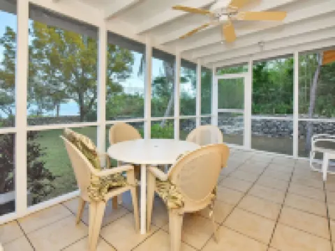Ixora East - Beach access with great snorkeling spot Hotels in George Town
