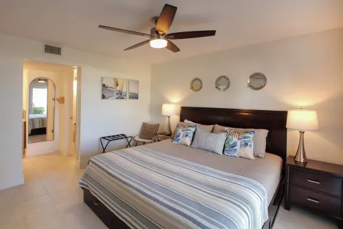 Salt and Sand - renovated 2b/2b condo at Sunset Cove on famous Seven Mile Beach