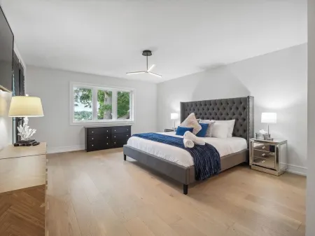 The Henley Luxe | Waterfront | Home Gym | Wineries