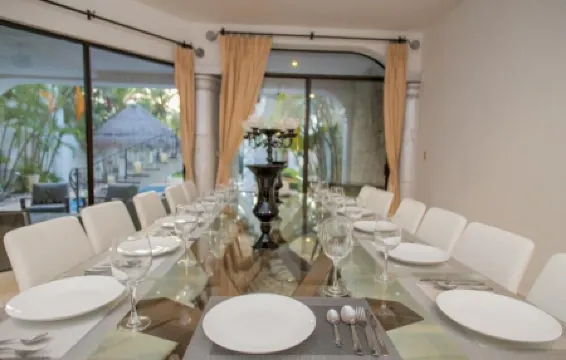 Brand new 5BR Villa, Very close to beach