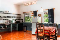 Jardines Tropicales - 3 blocks from the beach