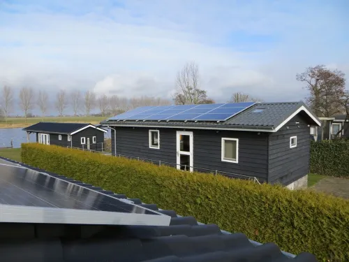 Cozy and rustic cottage plus houseboat on the water Hotels in Grafhorst