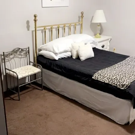 HC Hideaway - Rustic Roomy Relaxing! Queen Bed, Full Kitchen!