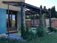 House with terrace, Avignon festival 12km away, Spirou park and wave island Hotels in Le Thor