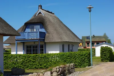 Family-friendly house under thatch for 6 people + 1 child, pets allowed Campingplatz Pommernland 주변 호텔