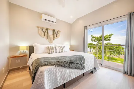 Newly Remodeled Beachfront Home! Отели рядом с достопримечательностью «Плайя Потреро, Коста-Рика»