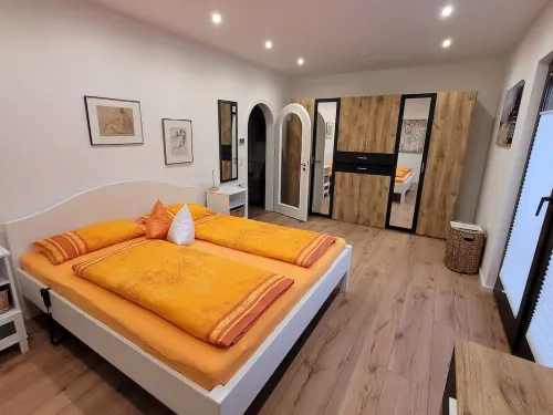 Sonnige Ferienwohnung Grassau mit Südterrasse und Garten, Zentral Gelegen