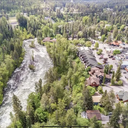 Cozy Condo in the Heart of Downtown BigFork Отели в г. Бигфорк