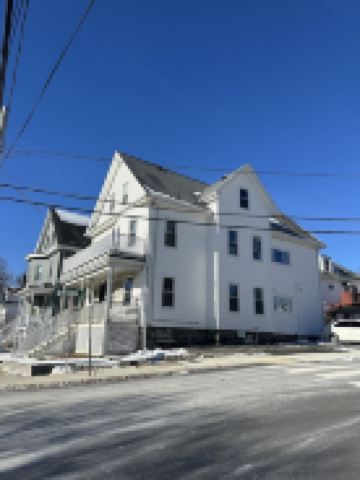 Spacious, Cozy, near T station -Private Parking -Free Wifi -Washer & Dryer - AC