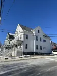 Spacious, Cozy, near T station -Private Parking -Free Wifi -Washer & Dryer - AC