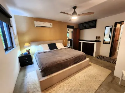 Stunning Condo! Gorgeous Suites Flamingos, Two Minute Walk to the Beach! A Gem! Hotels in Zona Hotelera Norte