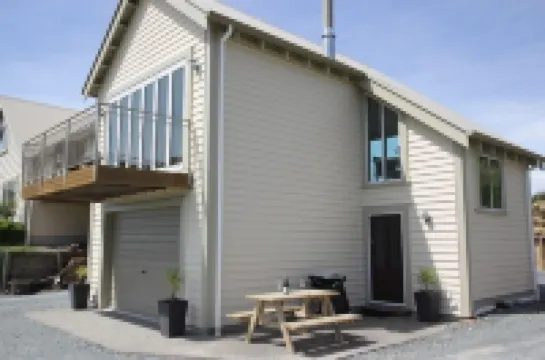 Redwood Lodge rural retreat with superb views โรงแรมใน