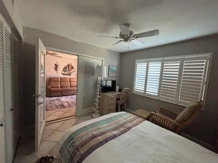 Venetian Haven, Private Entrance