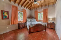 Secluded Oceanfront 4BR Luxury Villa - Fully Staffed on Camp Bay Beach, Roatan