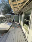 Zenful Avo-Cottage w/hot tub — 5 min from the beach & hiking!