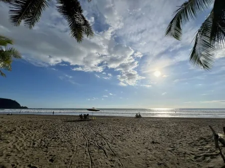 Modern 1bd/1ba Apartment in Center of Jaco w/AC