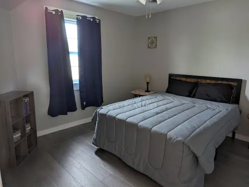 Affordable Rustic Modern Family Home-5 minutes to Town!!