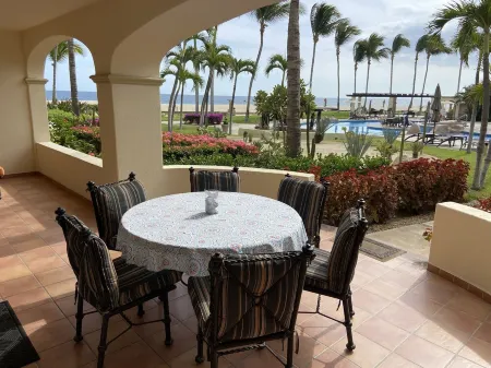 Las Mananitas - 2BR  BEACHFRONT - #103 Groundfloor 1900 Sf Phase 1 Condo Отели рядом с достопримечательностью «Isis Healing House Alternative Therapies & seven Zenses Cabo Spa»