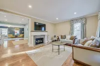 Southampton Home with Heated Pool,6 minutes from beach’s